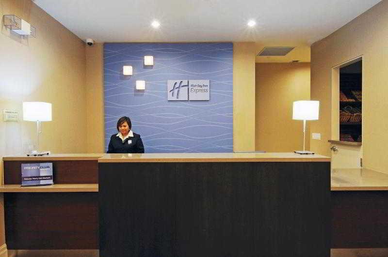 Holiday Inn Express & Suites Vaughan-Southwest By Ihg Exterior foto